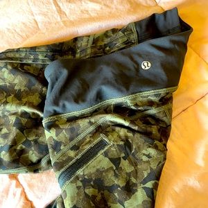 Lululemon cropped workout pants